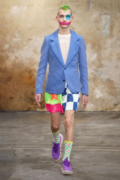 Look 17